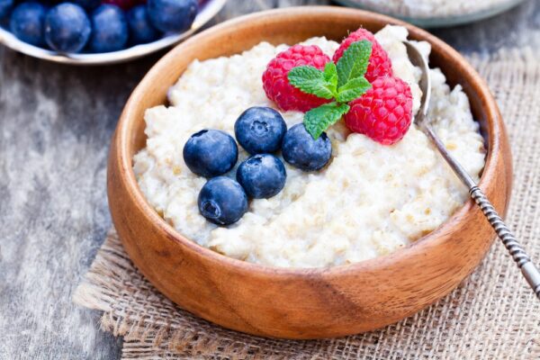 OATMEAL WITH FRESH BERRIES - TCM World