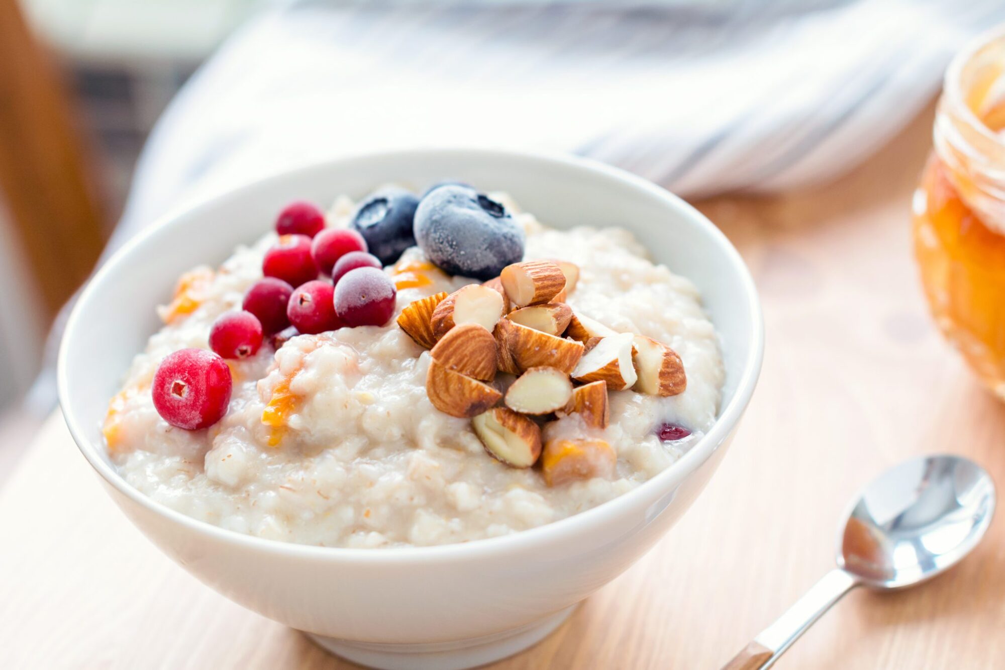 SOOTHING OATMEAL WITH CRANBERRIES AND NUTS - TCM World