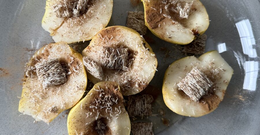 GOLDEN BAKED PEARS